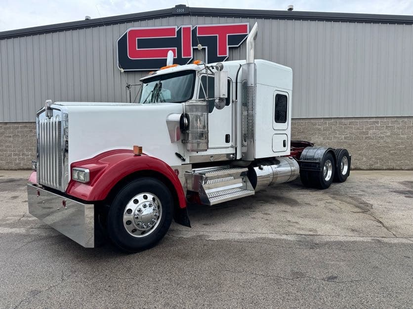 2022 Kenworth W900