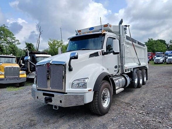 2025 Kenworth T880