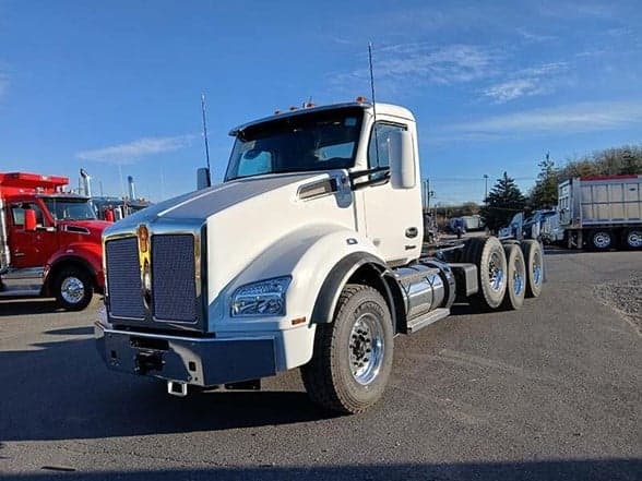 2025 Kenworth T880