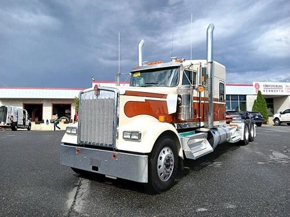 2025 Kenworth W900