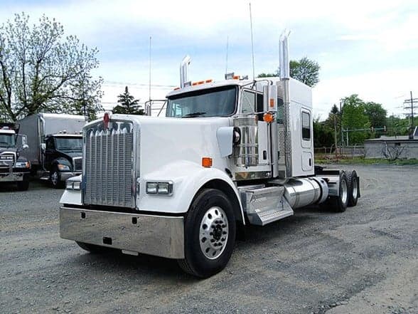 2025 Kenworth W900