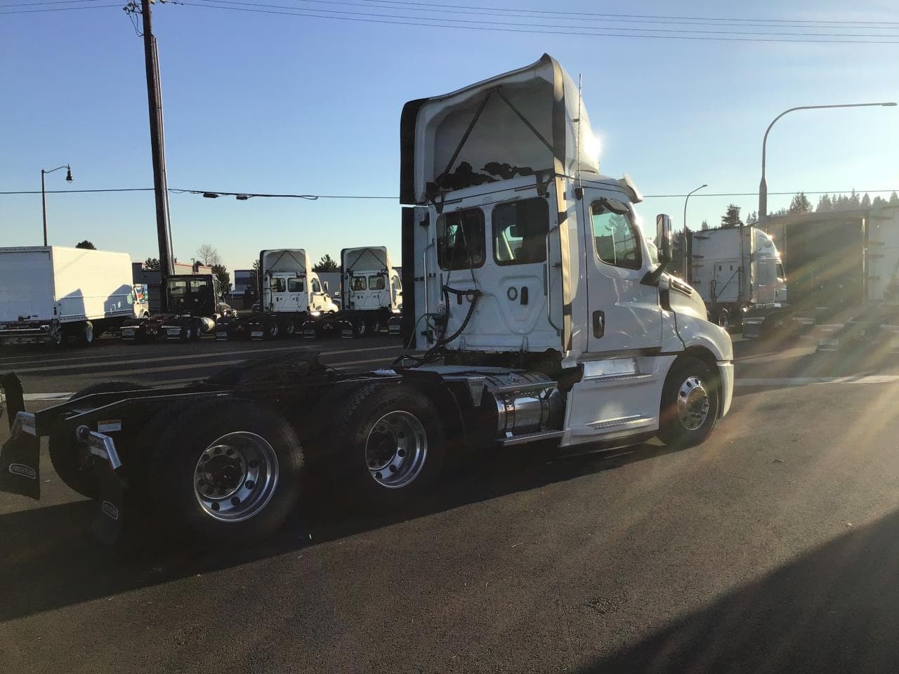 2018 Freightliner Cascadia in Spokane, WA — photo 2