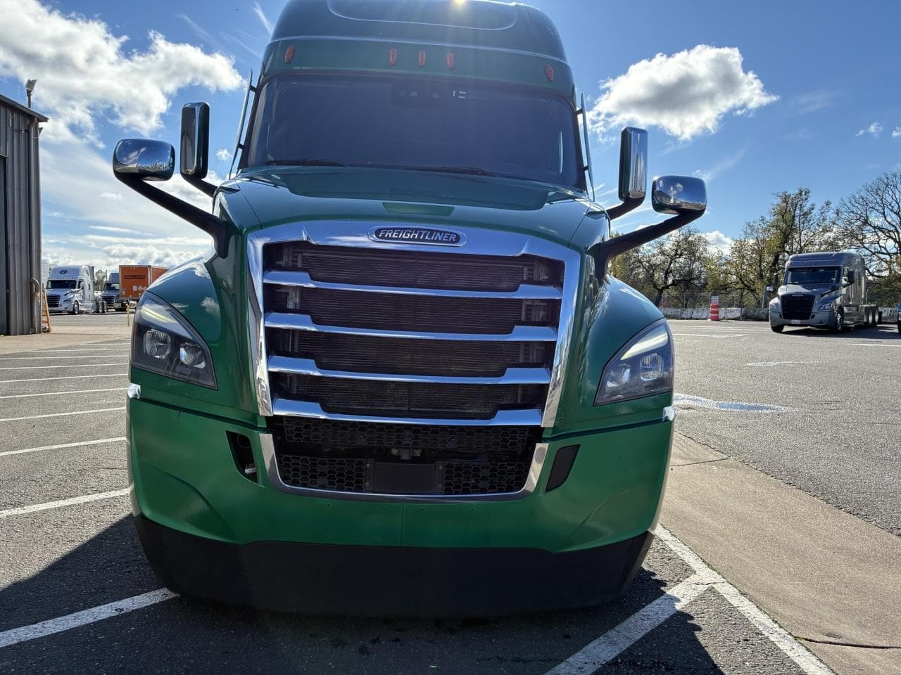 2022 Freightliner Cascadia in Pacific, WA — photo 2