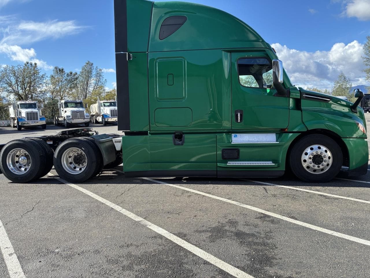 2022 Freightliner Cascadia in Pacific, WA — photo 4