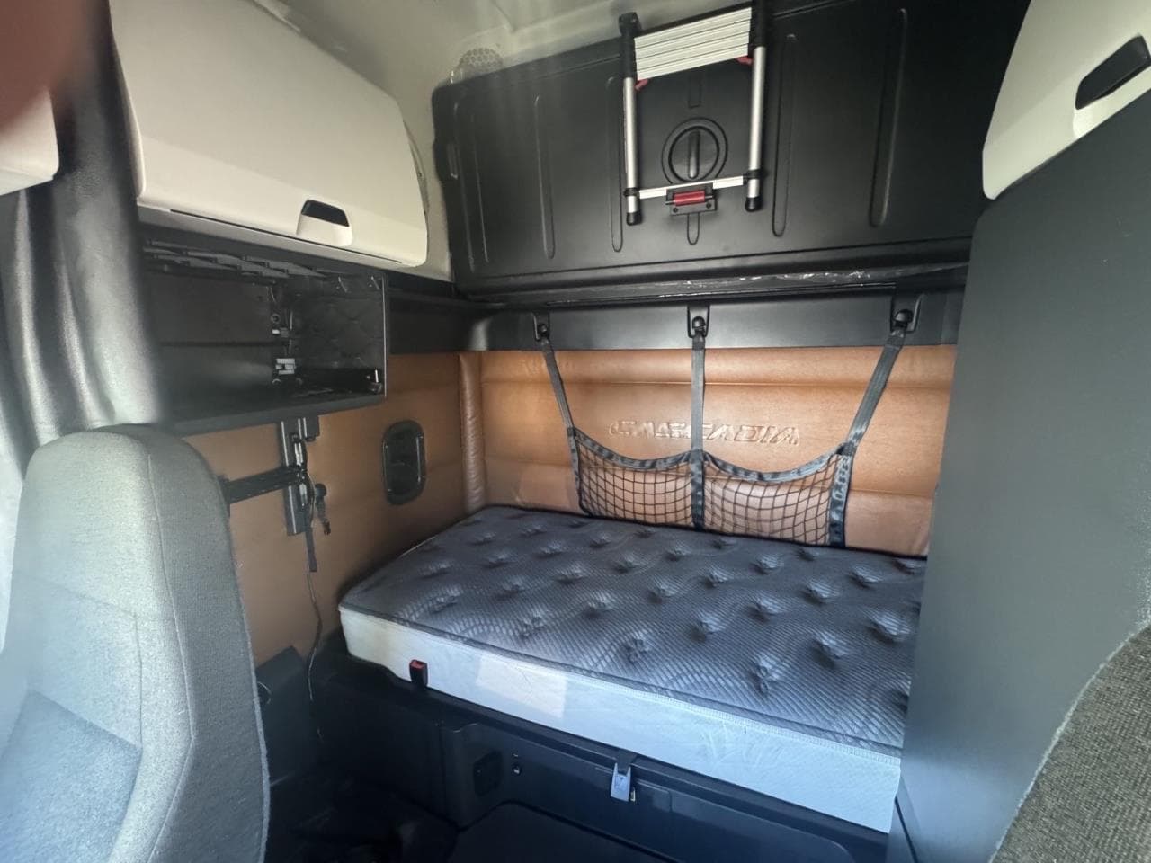 2022 Freightliner Cascadia in Pacific, WA — photo 9
