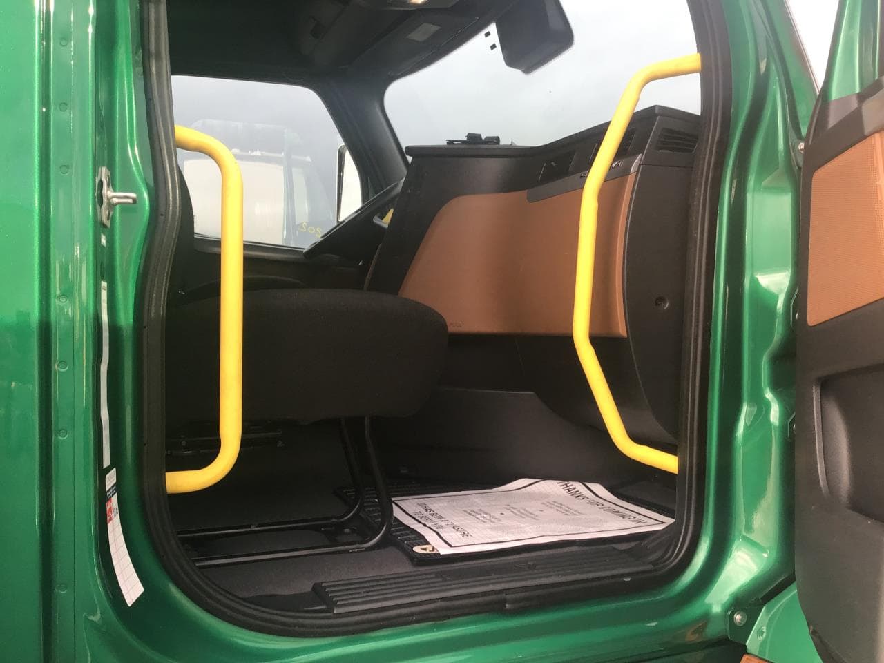 2022 Freightliner Cascadia in Pacific, WA — photo 4