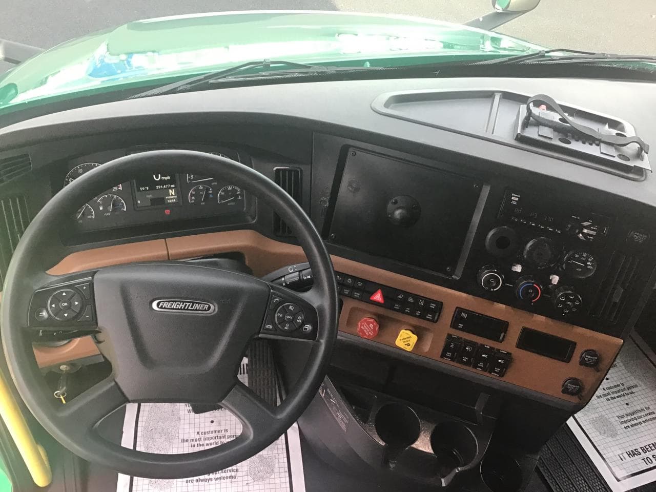 2022 Freightliner Cascadia in Pacific, WA — photo 6