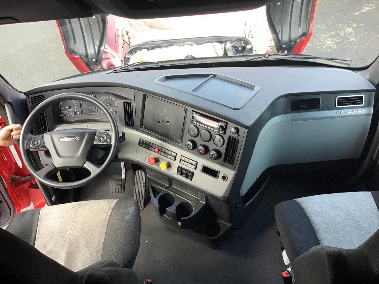 2022 Freightliner Cascadia in Spokane, WA — photo 9