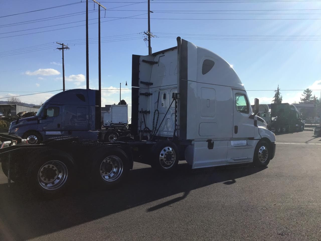 2020 Freightliner Cascadia in Ridgefield, WA — photo 2