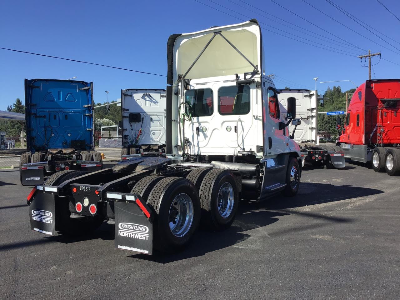 2018 Freightliner Cascadia in Spokane, WA — photo 2