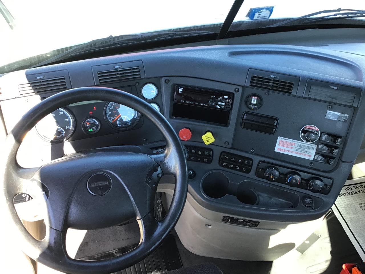 2018 Freightliner Cascadia in Spokane, WA — photo 6