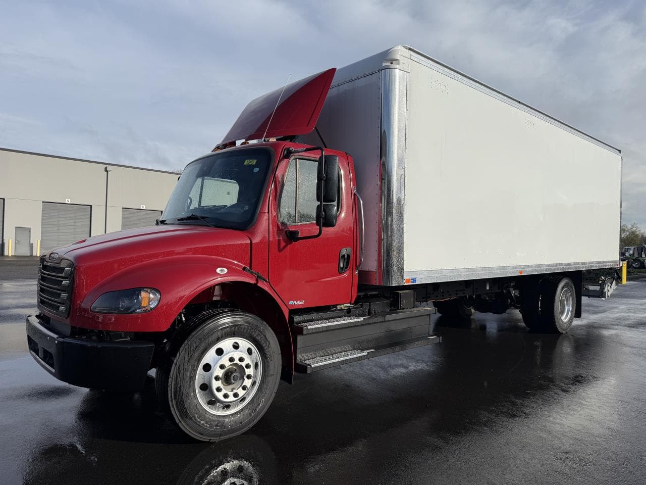 2025 Freightliner eM2