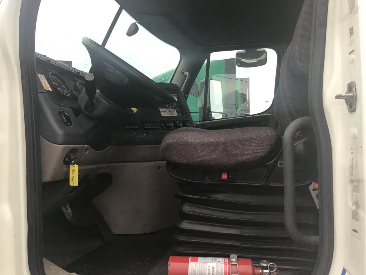 2018 Freightliner Cascadia in Medford, OR — photo 4
