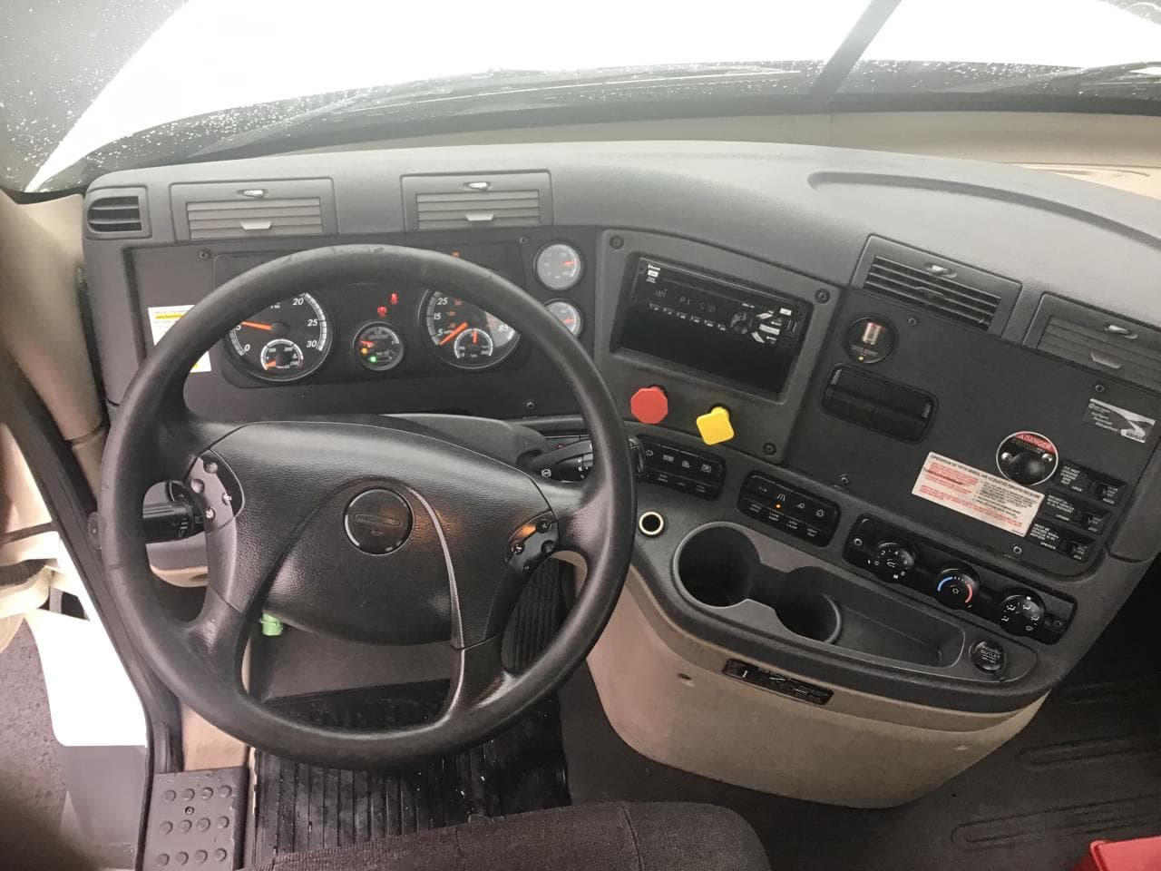2018 Freightliner Cascadia in Medford, OR — photo 5