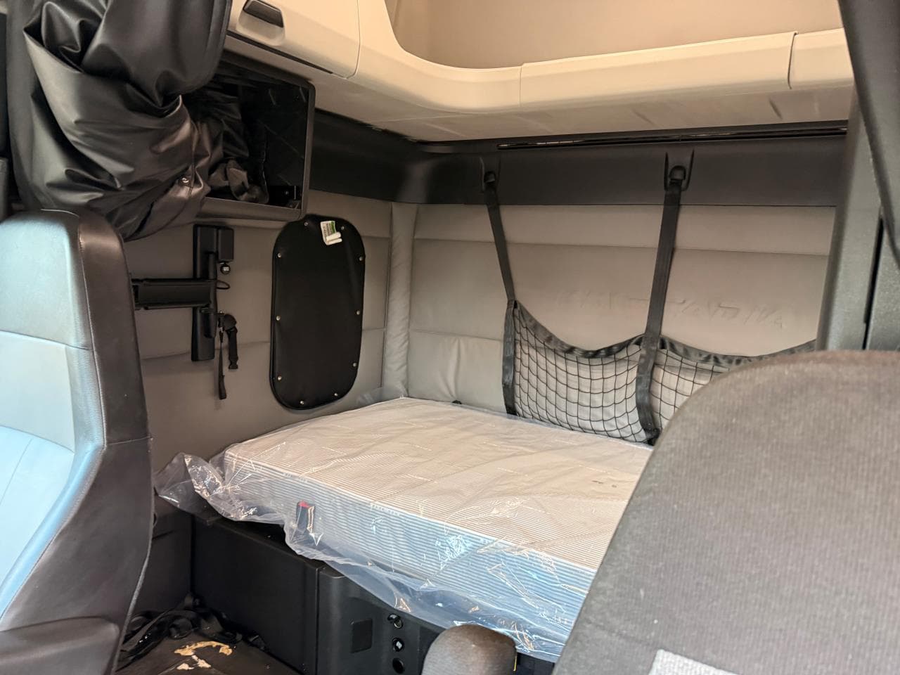 2021 Freightliner Cascadia in Medford, OR — photo 7