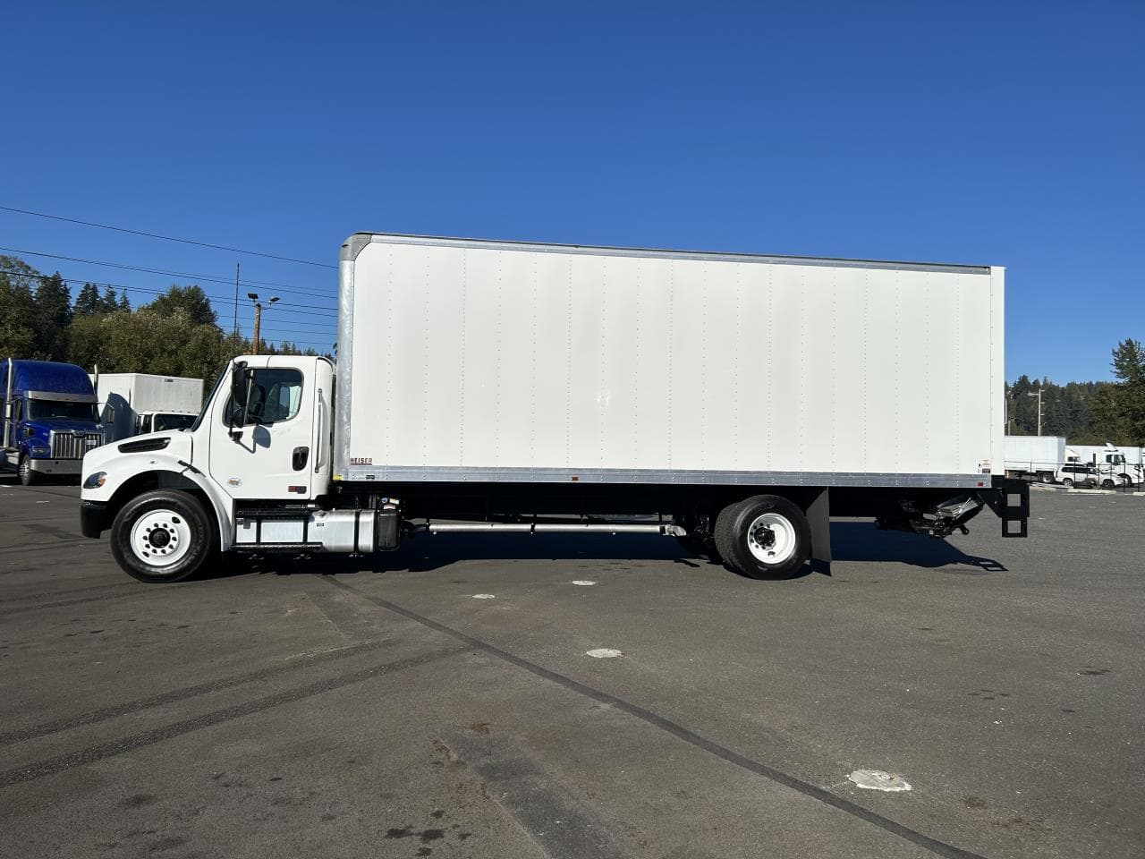 2025 Freightliner M2 106 in Mount Vernon, WA — photo 2