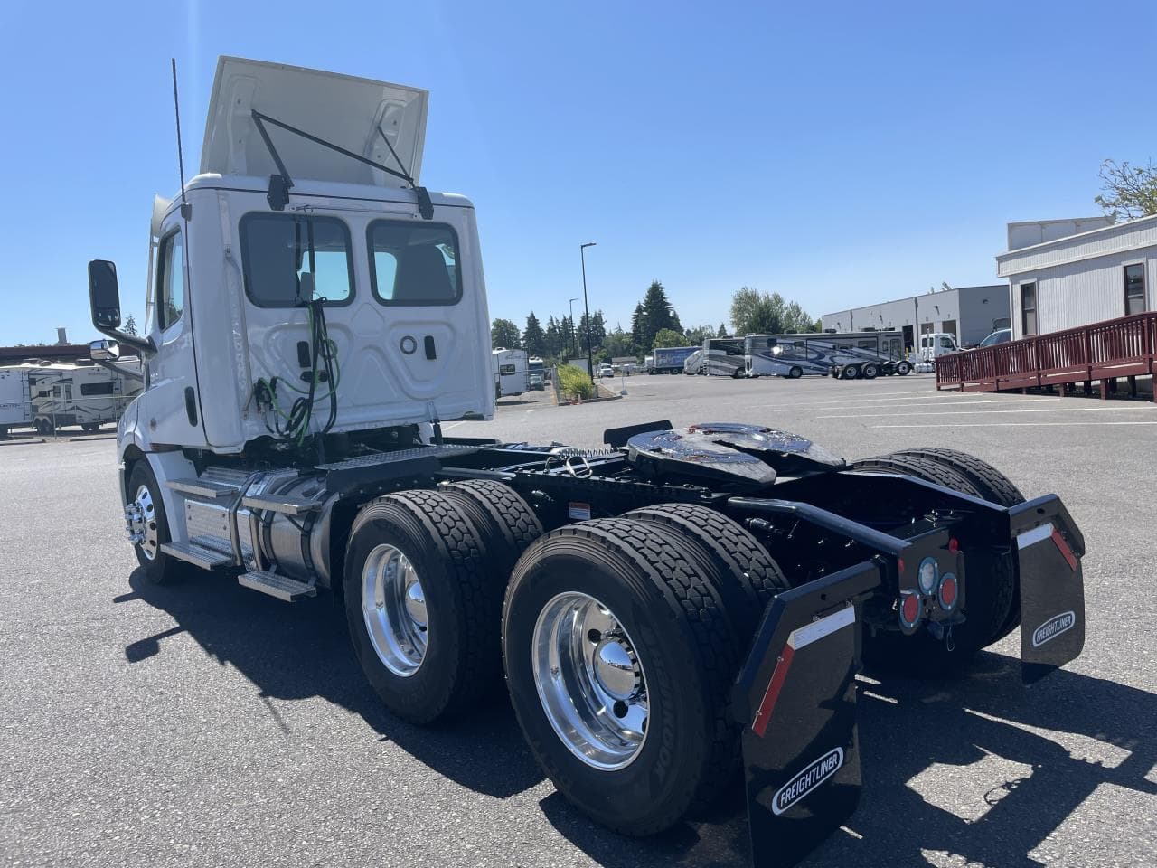 2025 Freightliner Cascadia in Mount Vernon, WA — photo 3