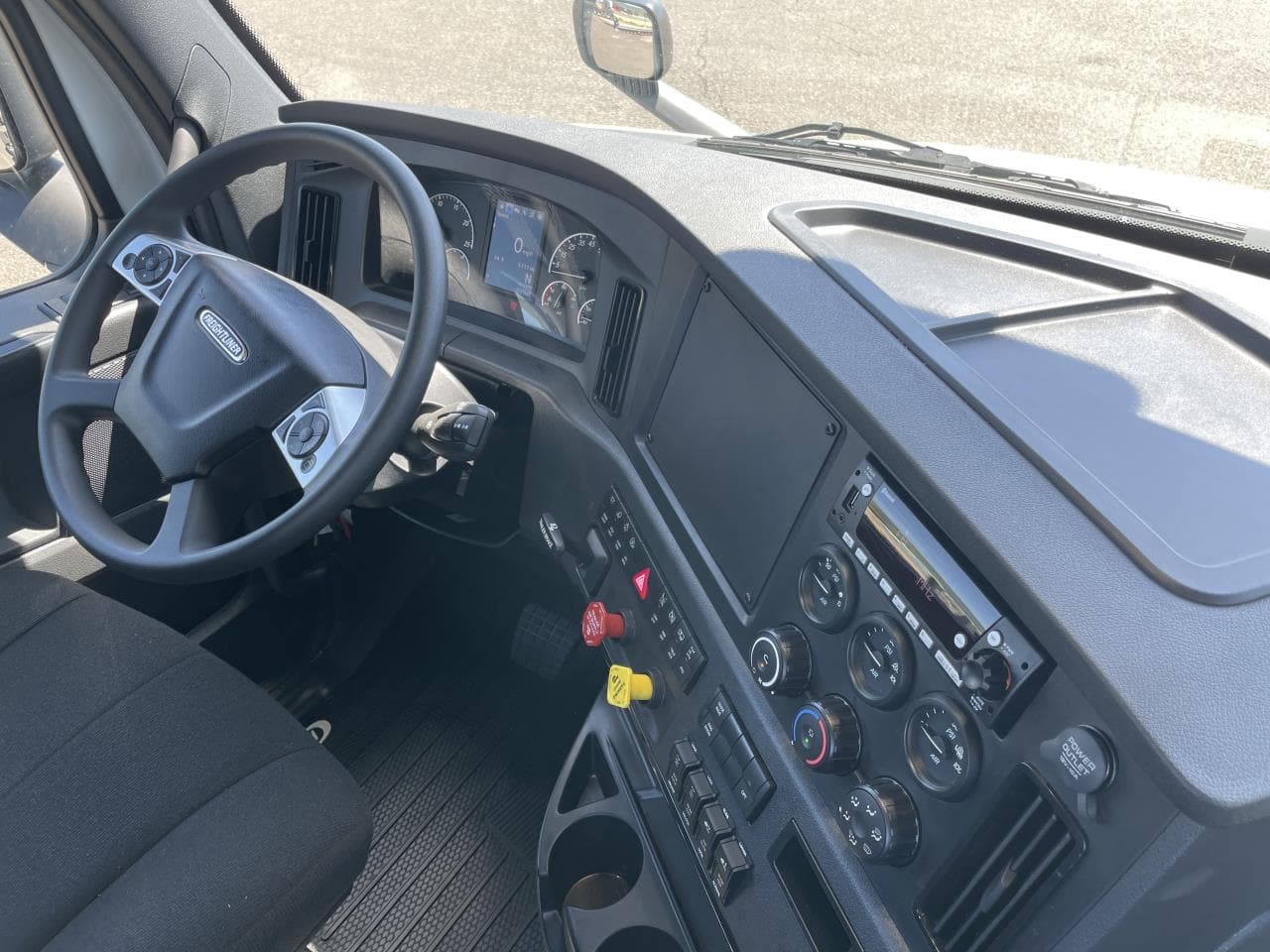 2025 Freightliner Cascadia in Mount Vernon, WA — photo 5
