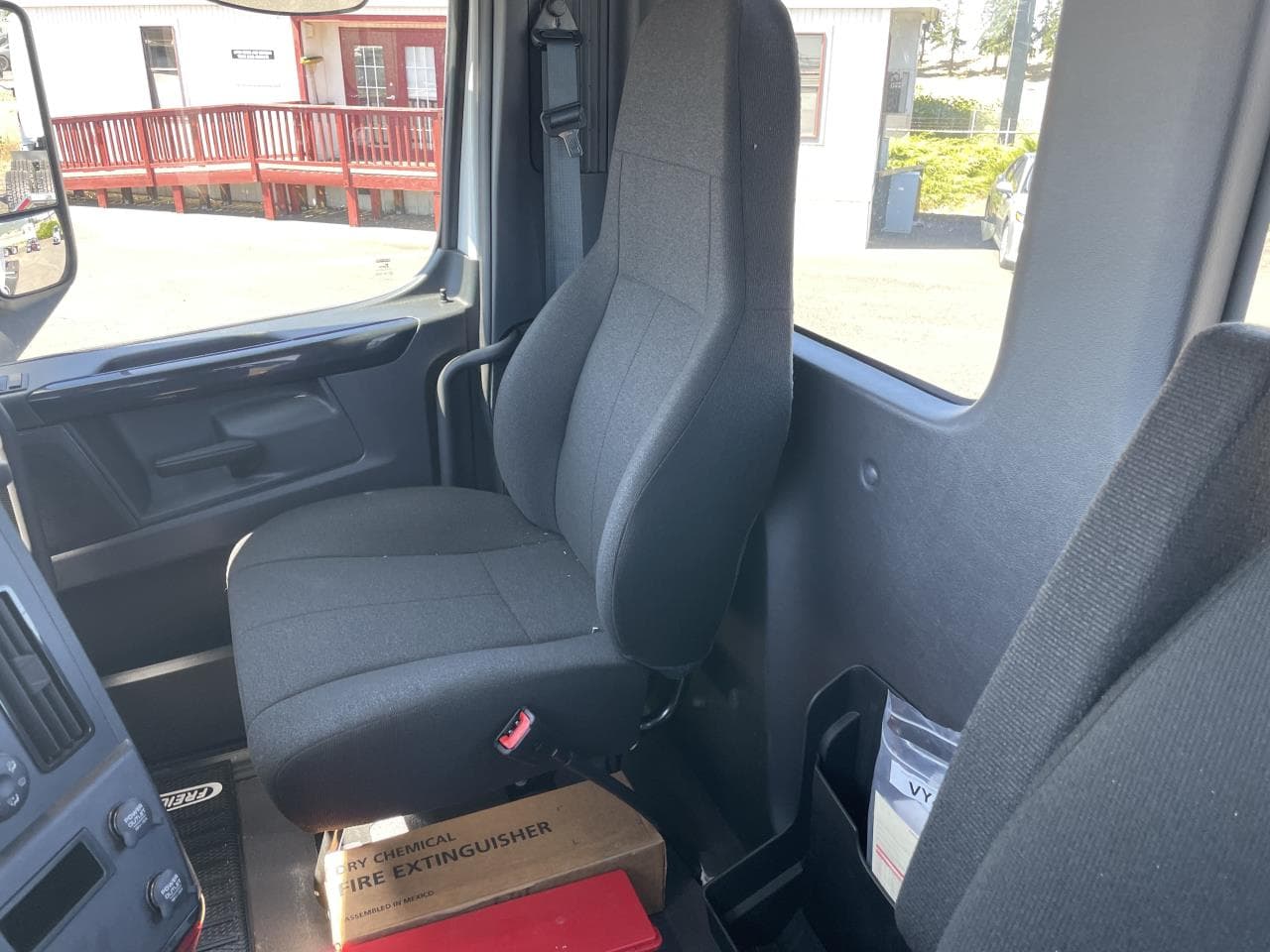 2025 Freightliner Cascadia in Medford, OR — photo 4