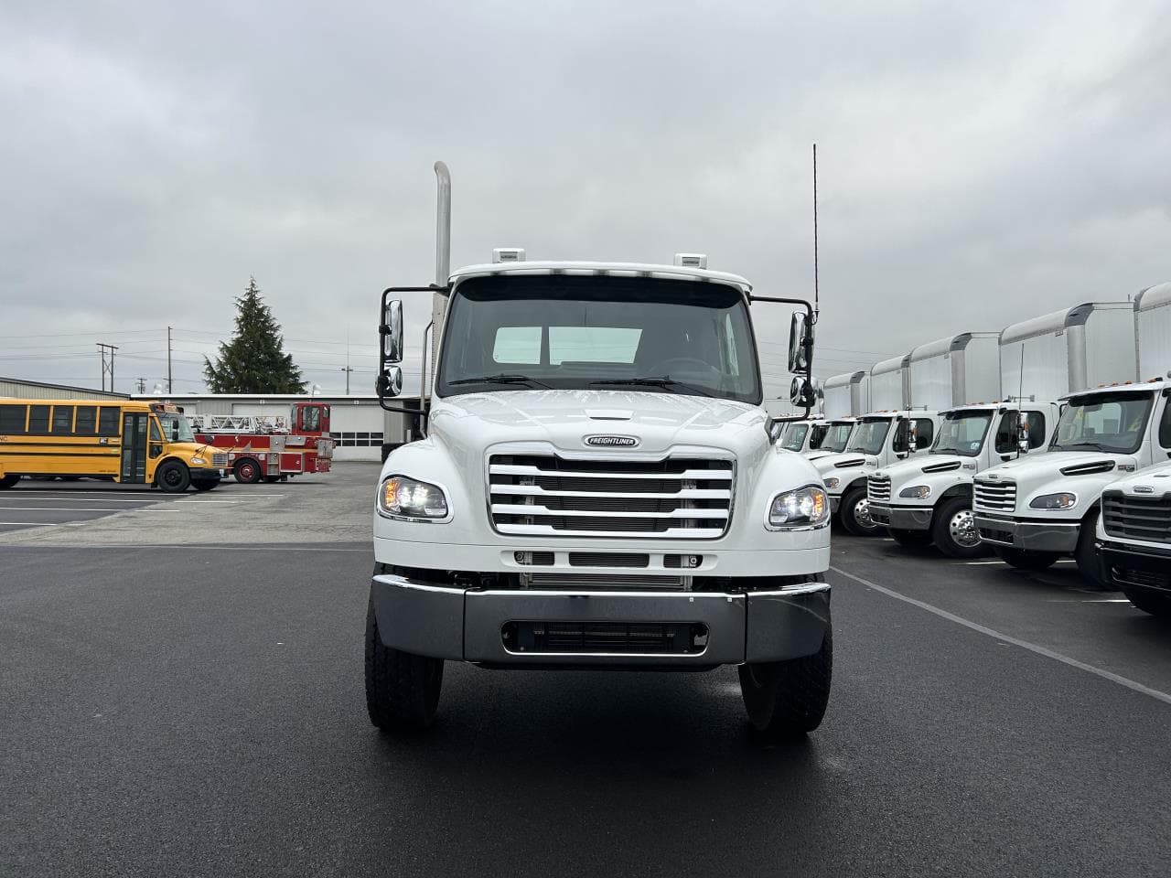 2025 Freightliner M2 106 in Pacific, WA — photo 5