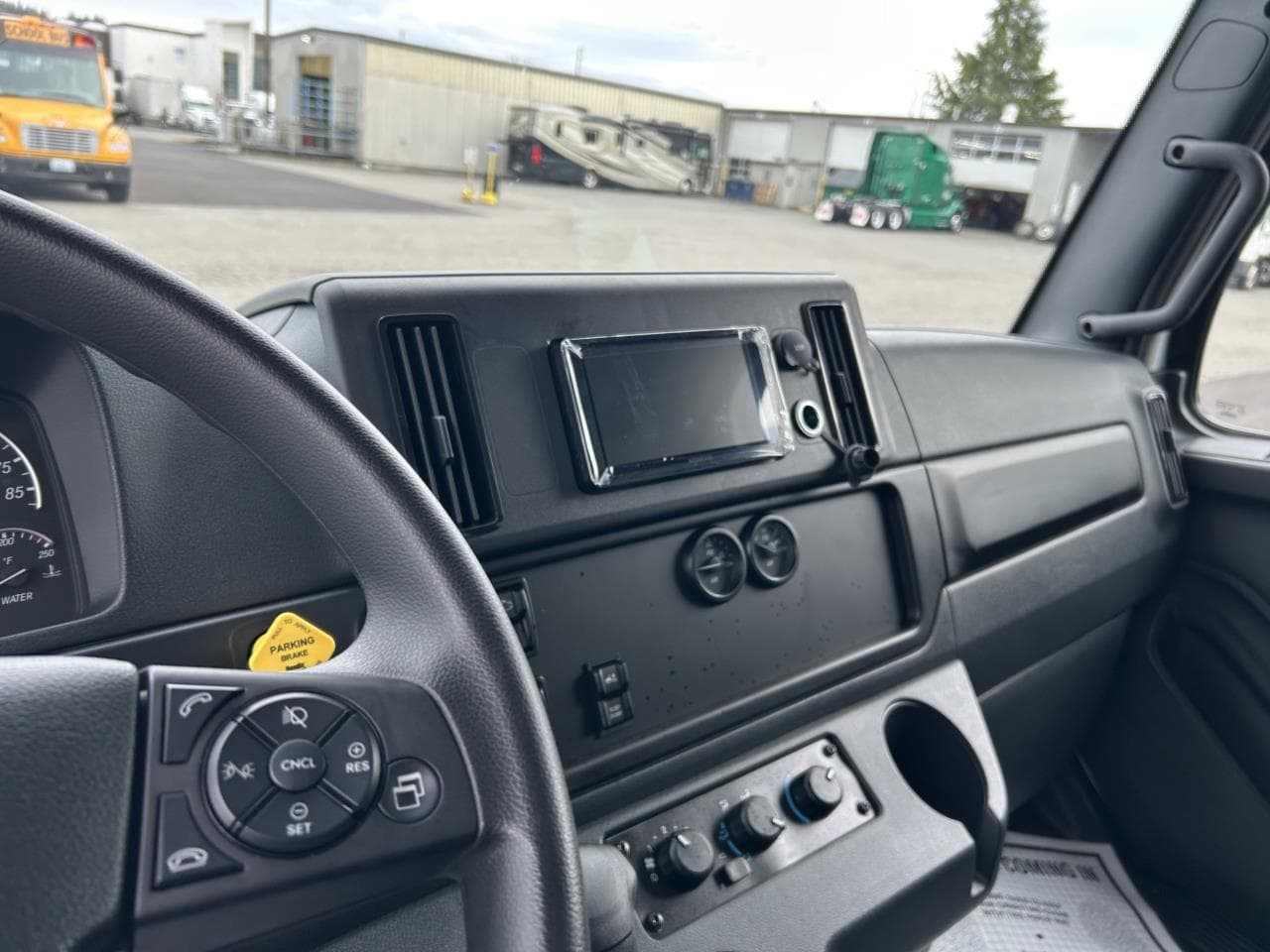 2025 Freightliner M2 106 in Medford, OR — photo 11