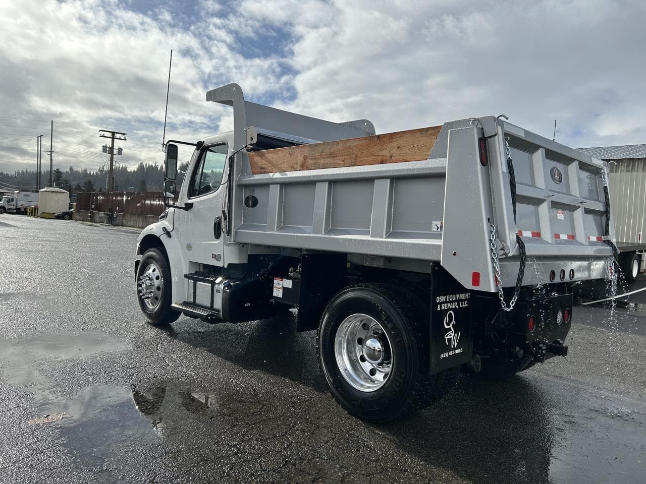 2025 Freightliner M2 106 in Pacific, WA — photo 2