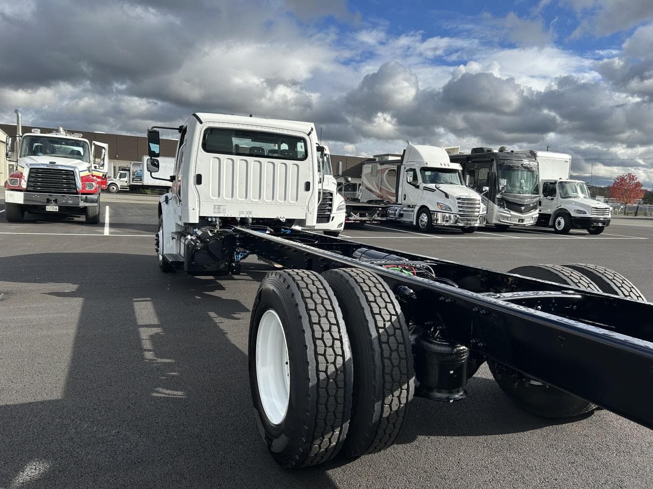 2025 Freightliner M2 106 in Pacific, WA — photo 2