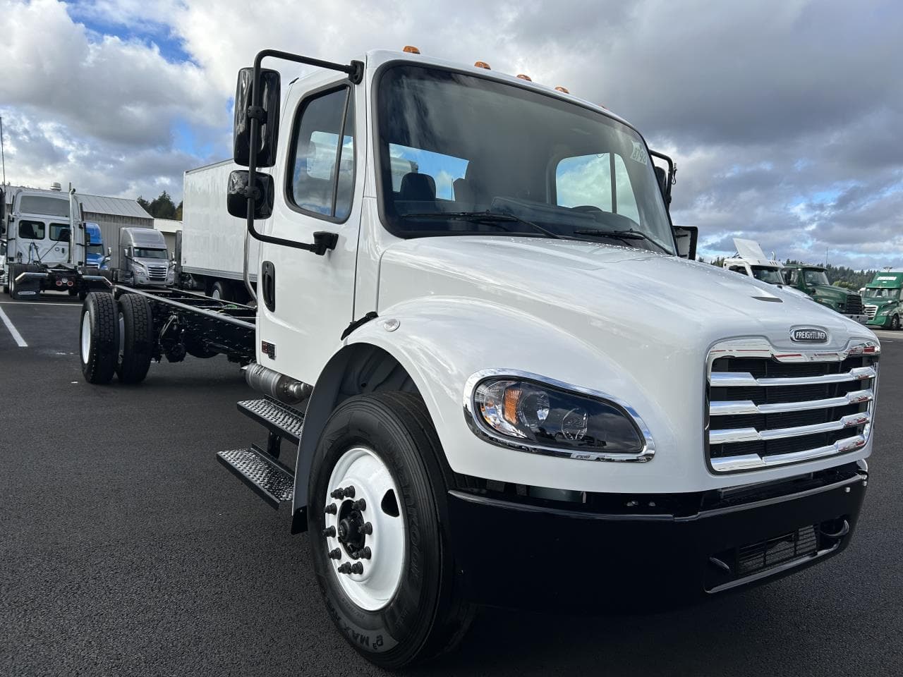 2025 Freightliner M2 106 in Pacific, WA — photo 4