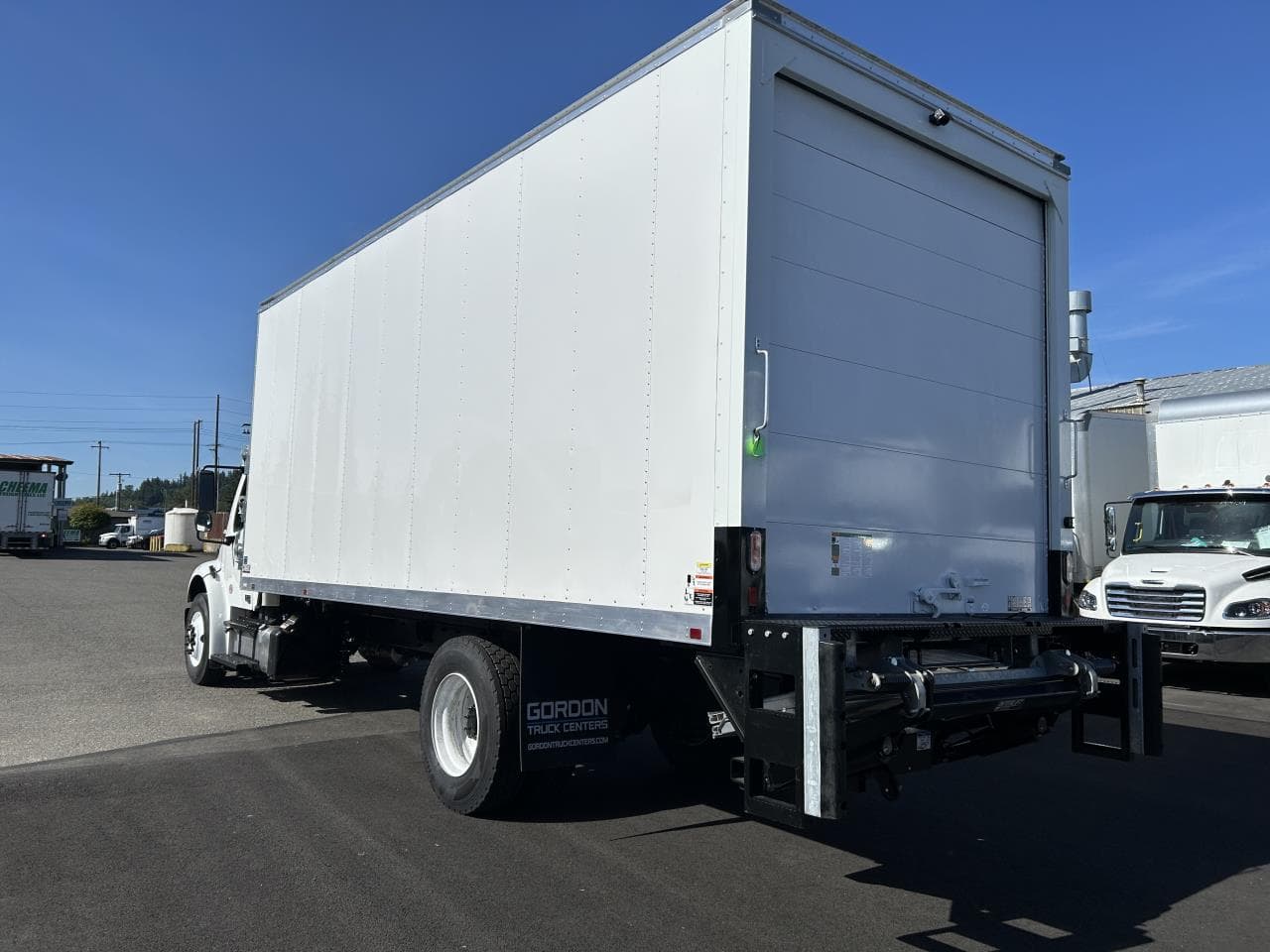 2025 Freightliner M2 106 in Coburg, OR — photo 2