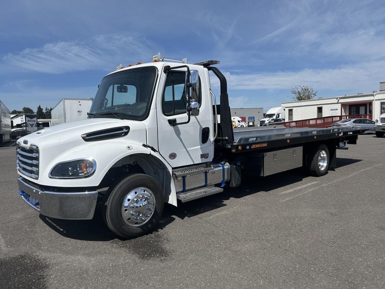 2025 Freightliner M2 106 in Pacific, WA — photo 2