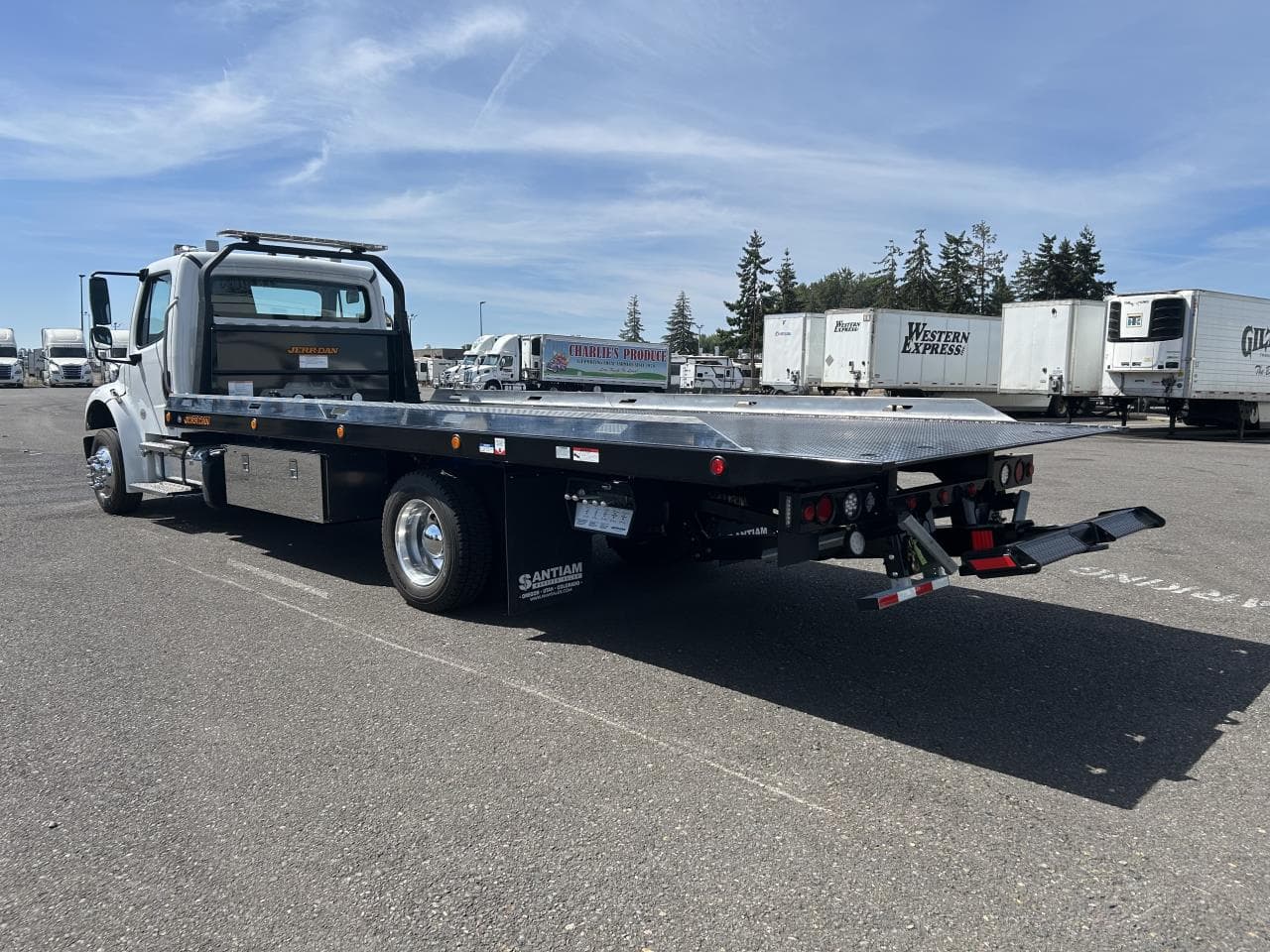 2025 Freightliner M2 106 in Pacific, WA — photo 3