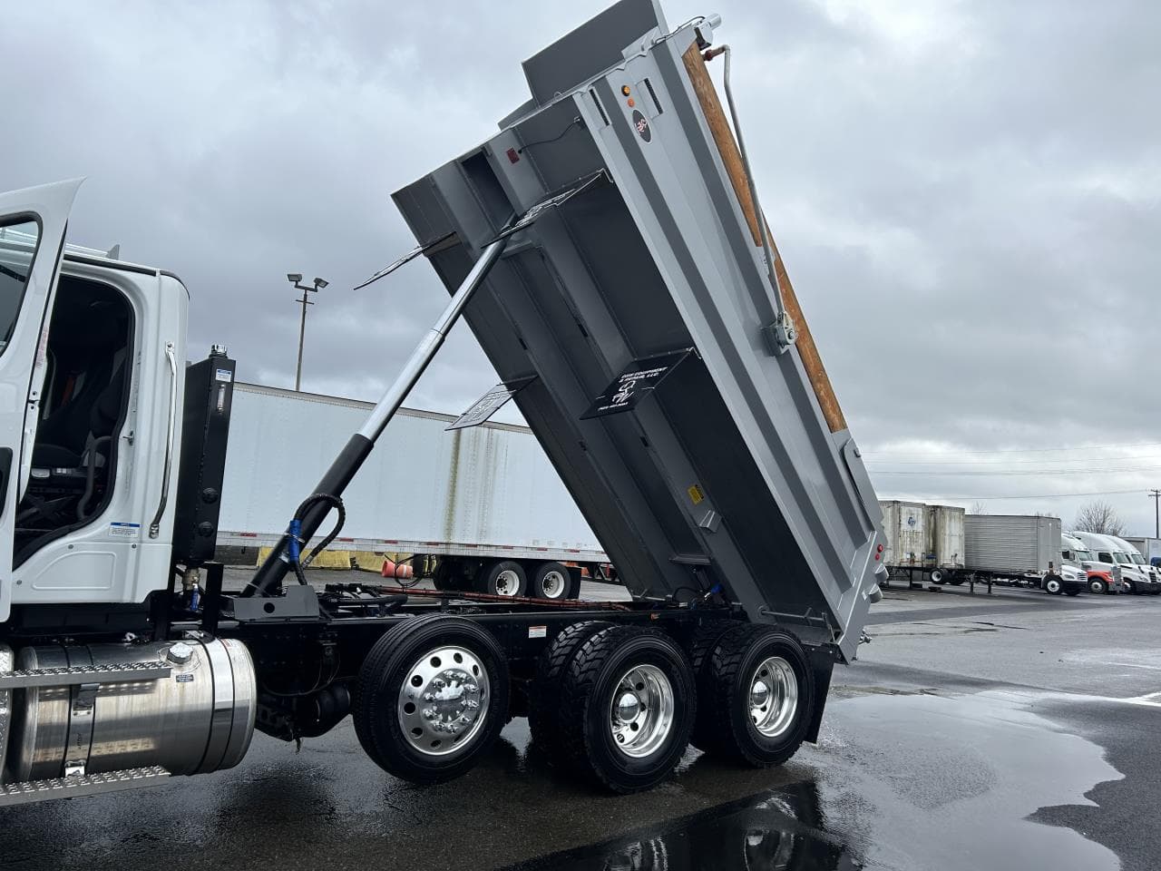 2025 Freightliner 114SD in Mount Vernon, WA — photo 7