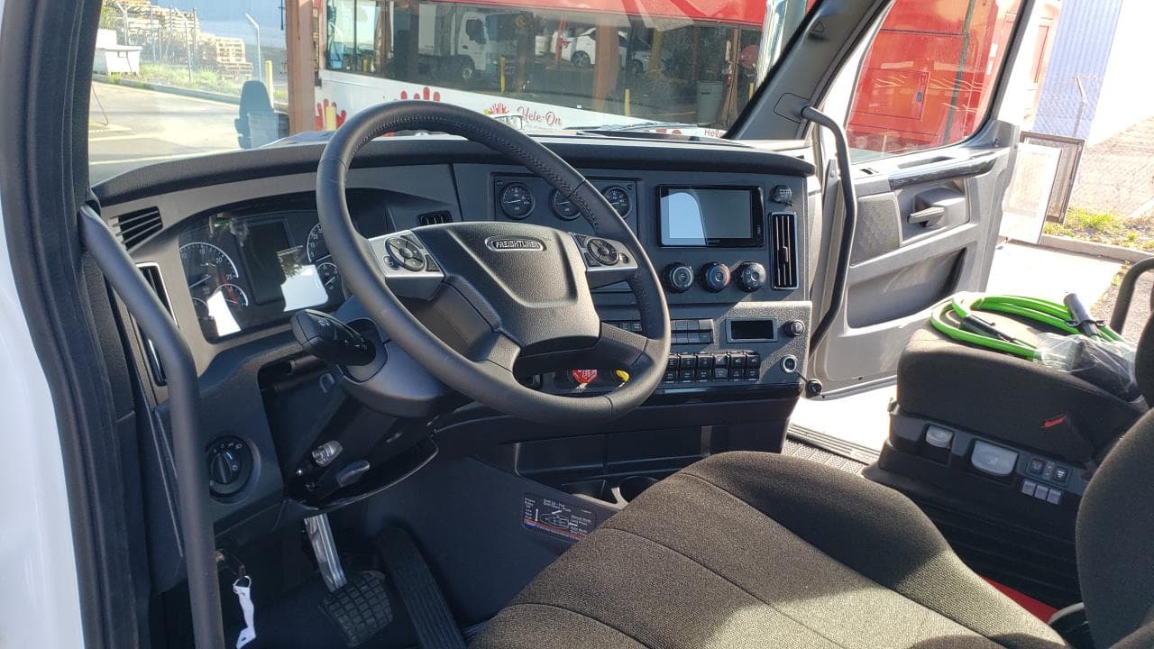 2026 Freightliner Cascadia in Kapolei, HI — photo 9