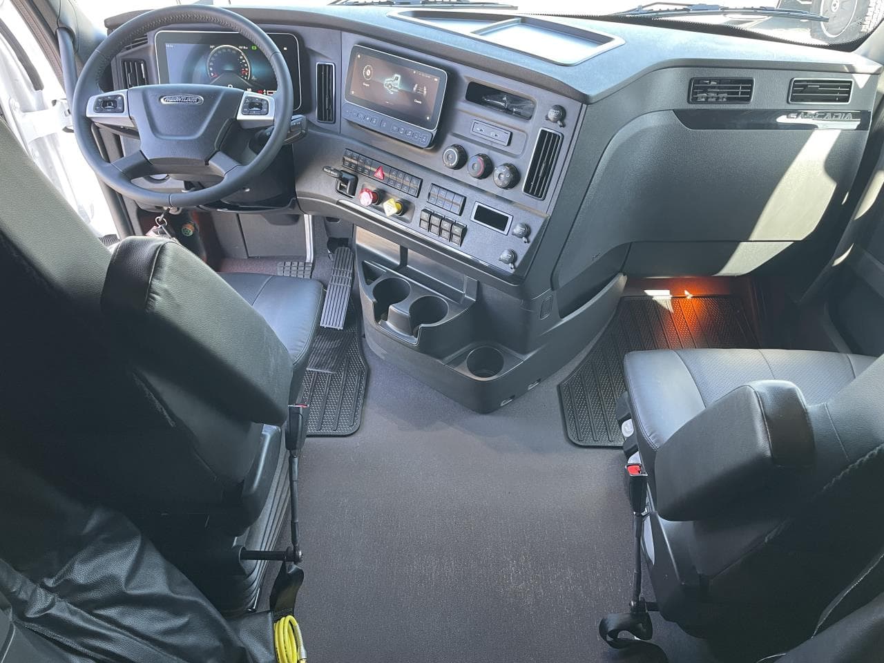 2026 Freightliner Cascadia in Medford, OR — photo 9