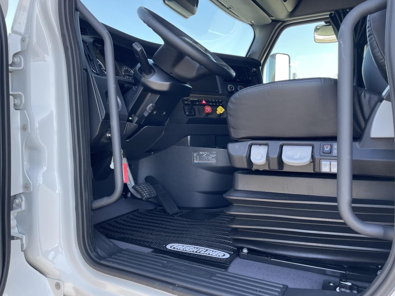 2026 Freightliner Cascadia in Medford, OR — photo 6