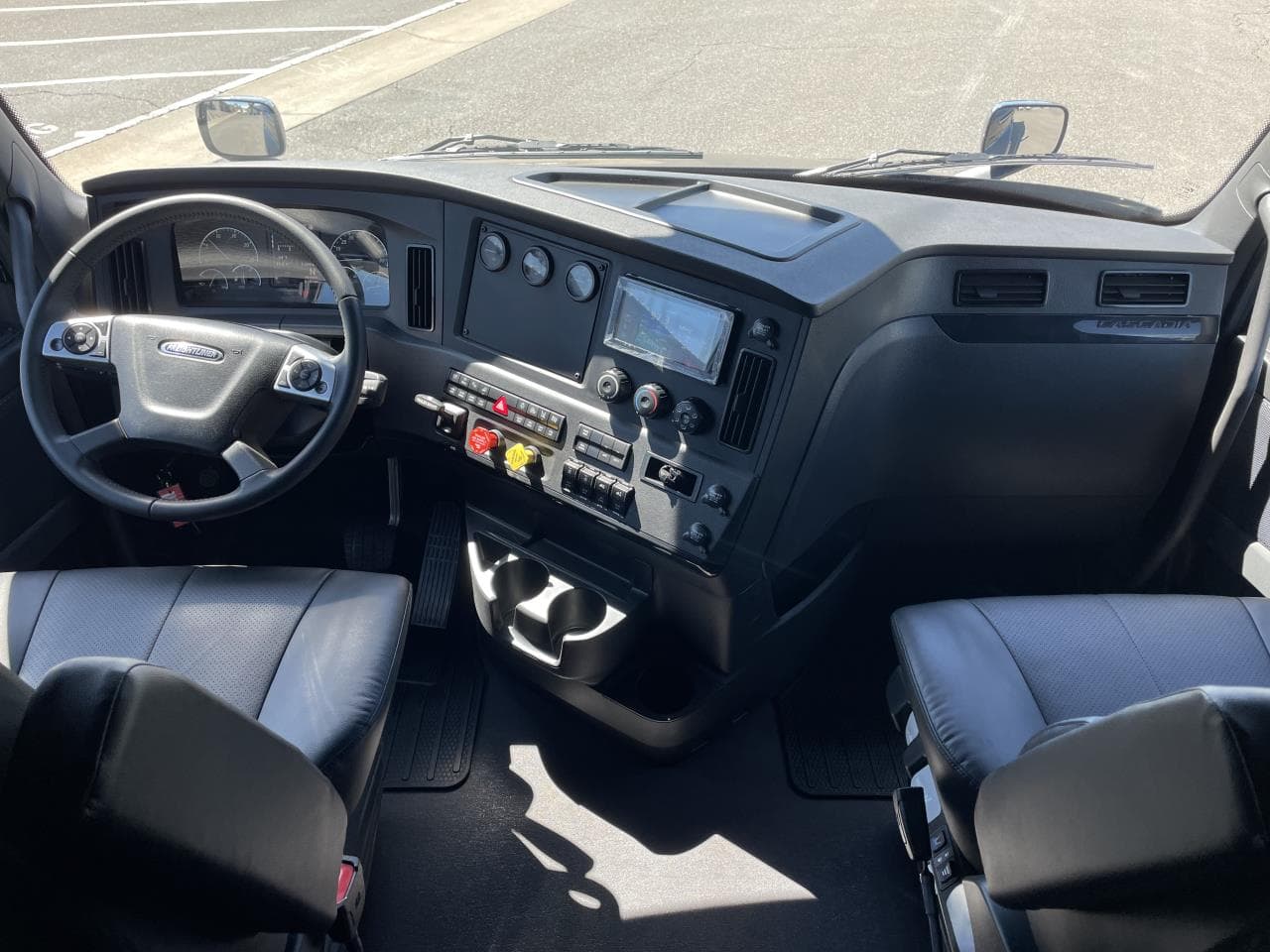 2026 Freightliner Cascadia in Pacific, WA — photo 6