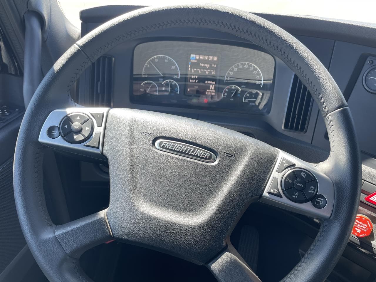 2026 Freightliner Cascadia in Pacific, WA — photo 7