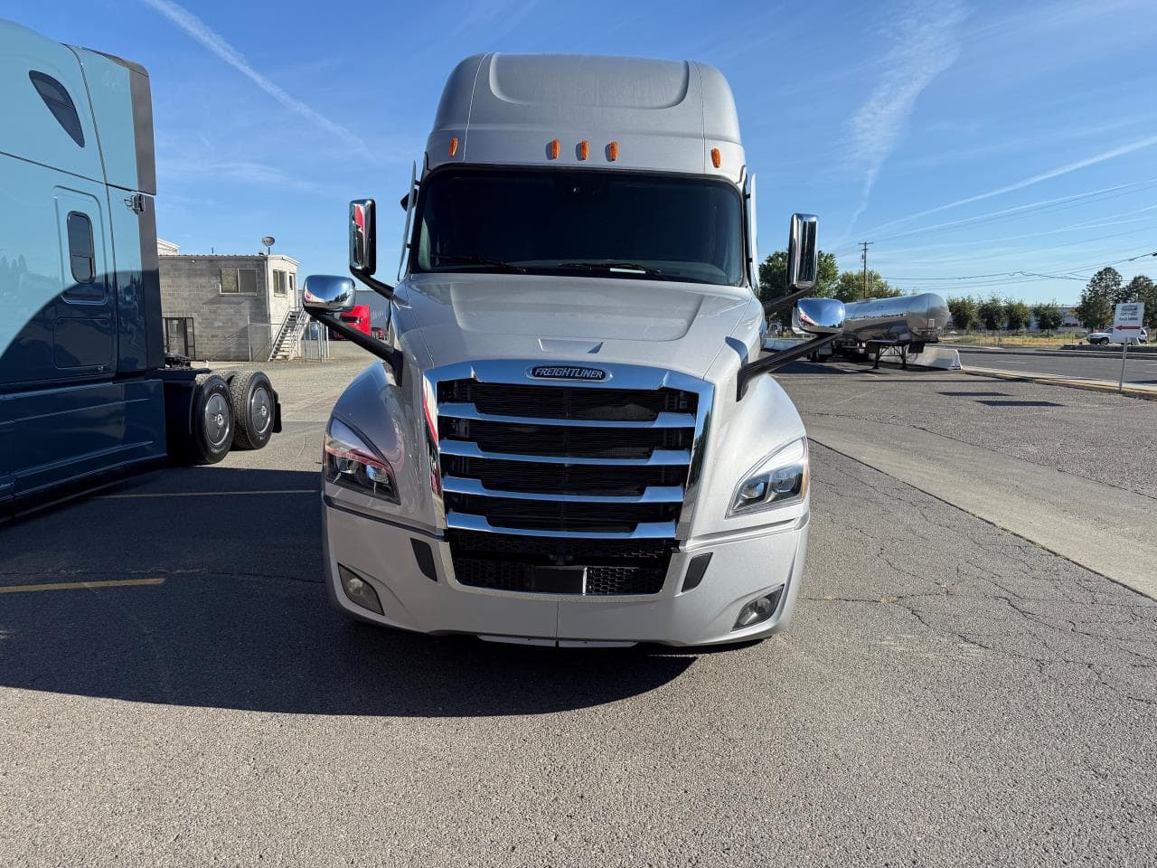 2026 Freightliner Cascadia in Medford, OR — photo 2