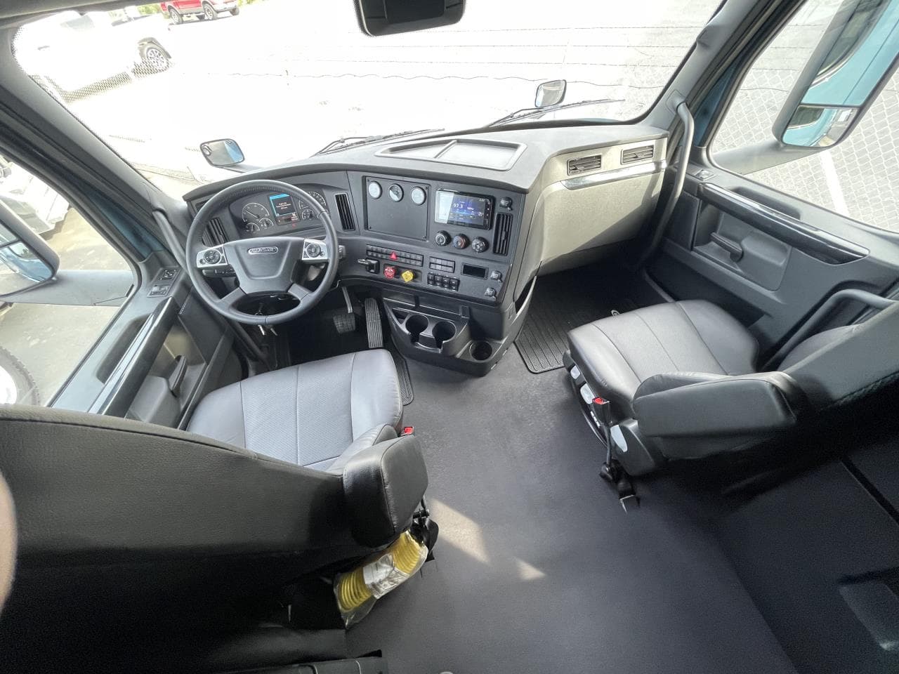 2026 Freightliner Cascadia in Pacific, WA — photo 12