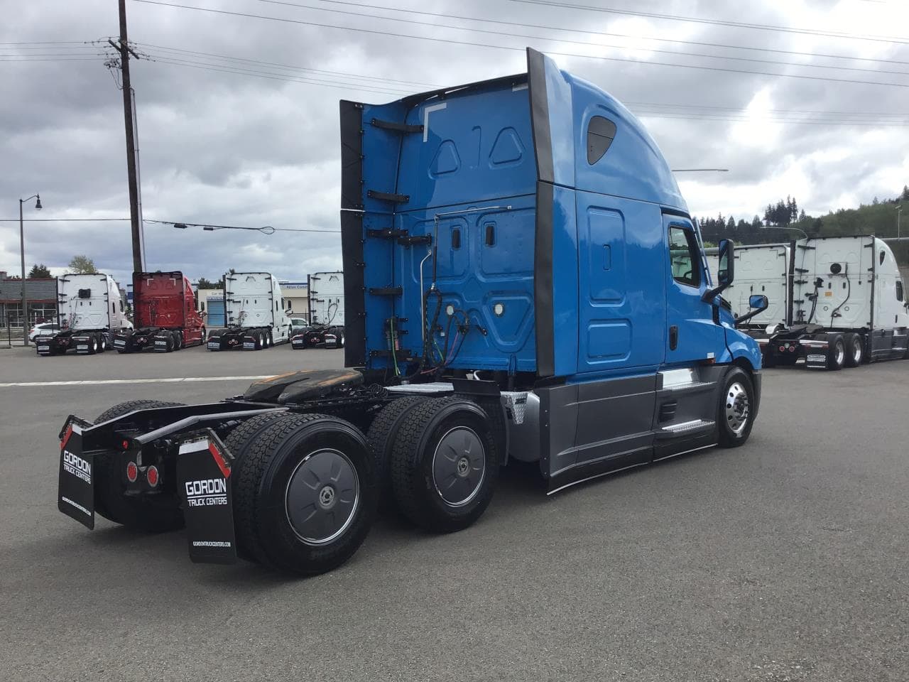 2023 Freightliner Cascadia in Pacific, WA — photo 2