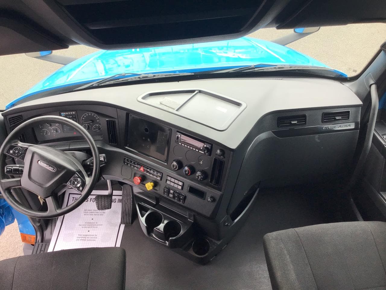 2023 Freightliner Cascadia in Pacific, WA — photo 9