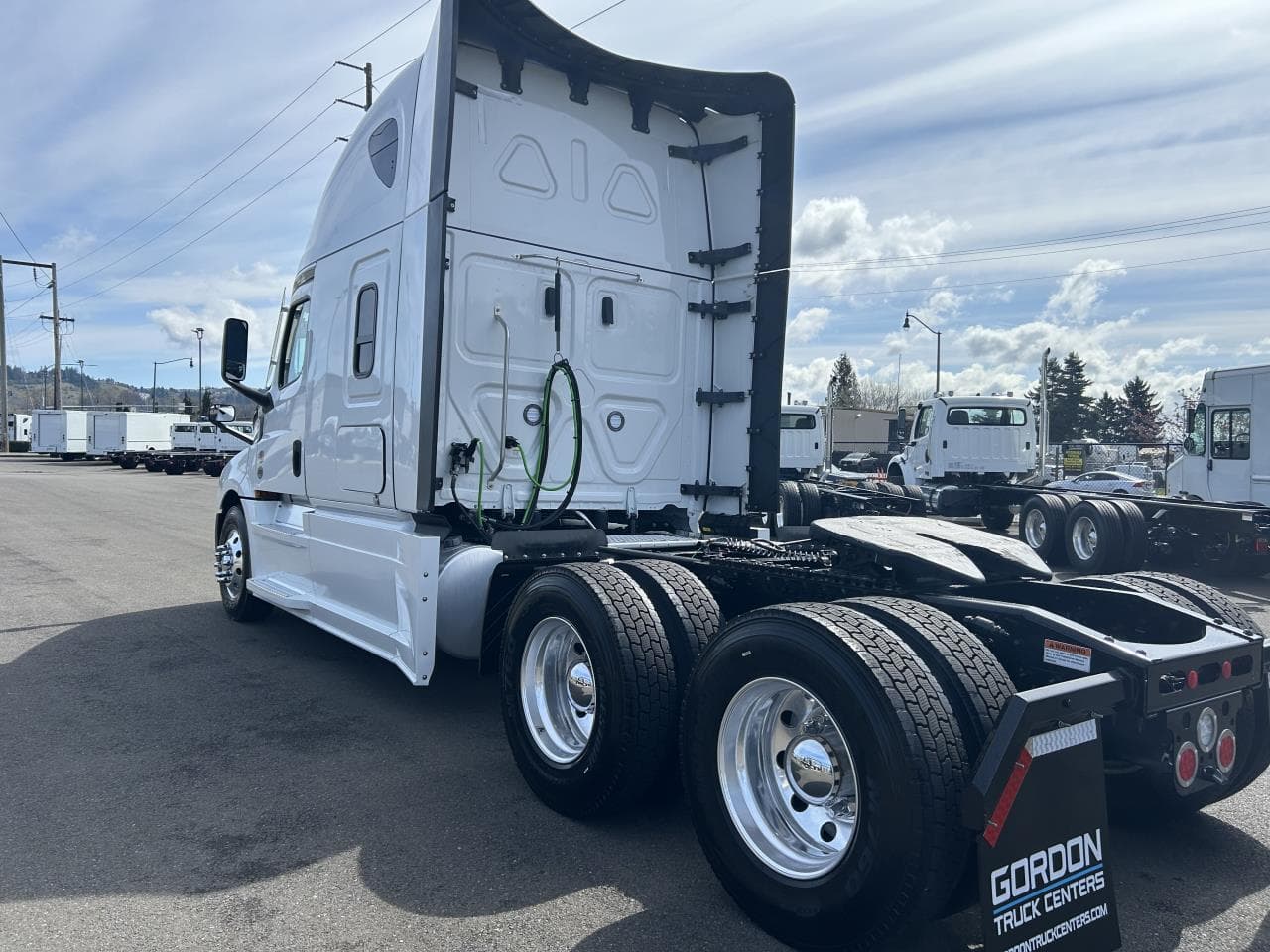 2027 Freightliner Cascadia in Mount Vernon, WA — photo 4