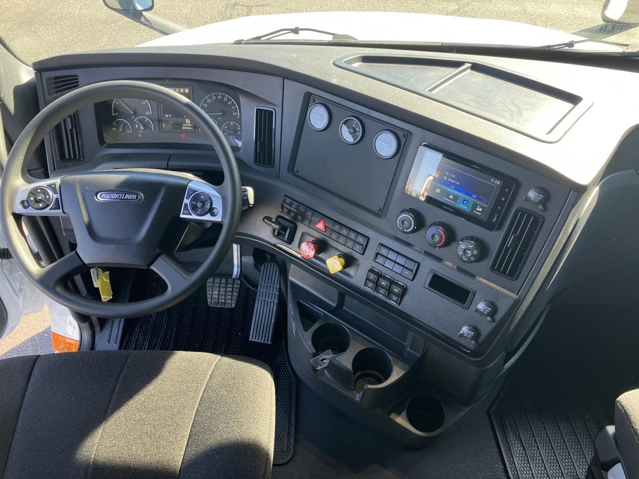2027 Freightliner Cascadia in Spokane, WA — photo 9