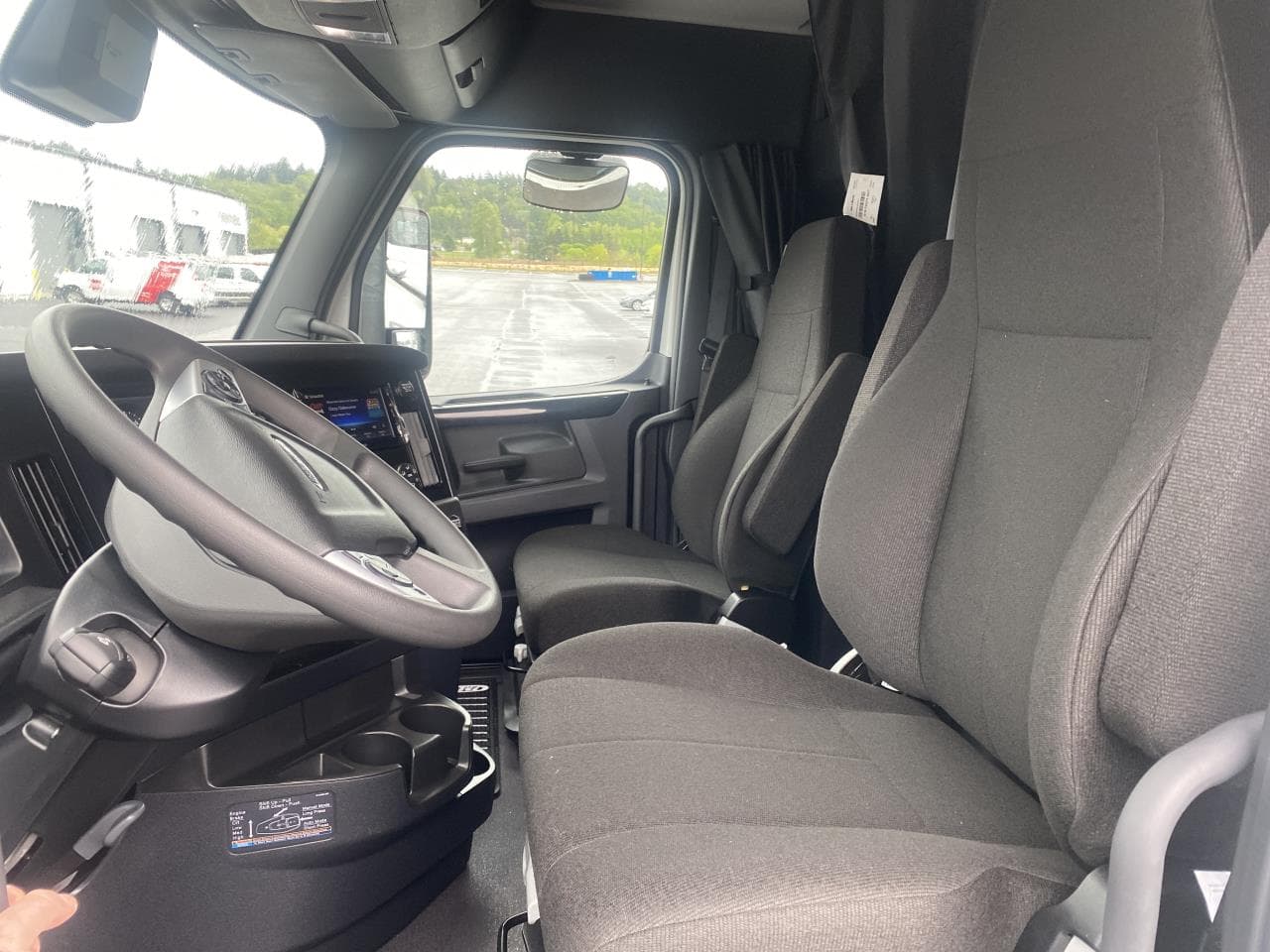 2027 Freightliner Cascadia in Albany, OR — photo 8