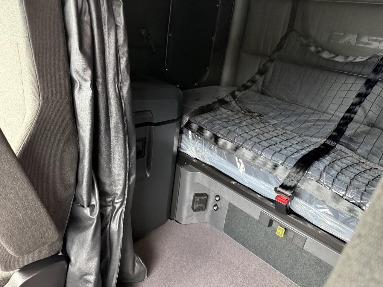 2027 Freightliner Cascadia in Medford, OR — photo 10