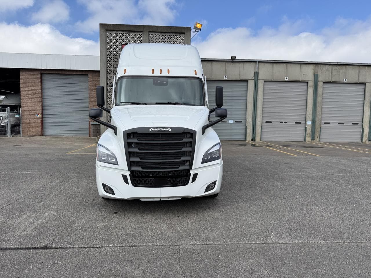 2027 Freightliner Cascadia in Medford, OR — photo 2