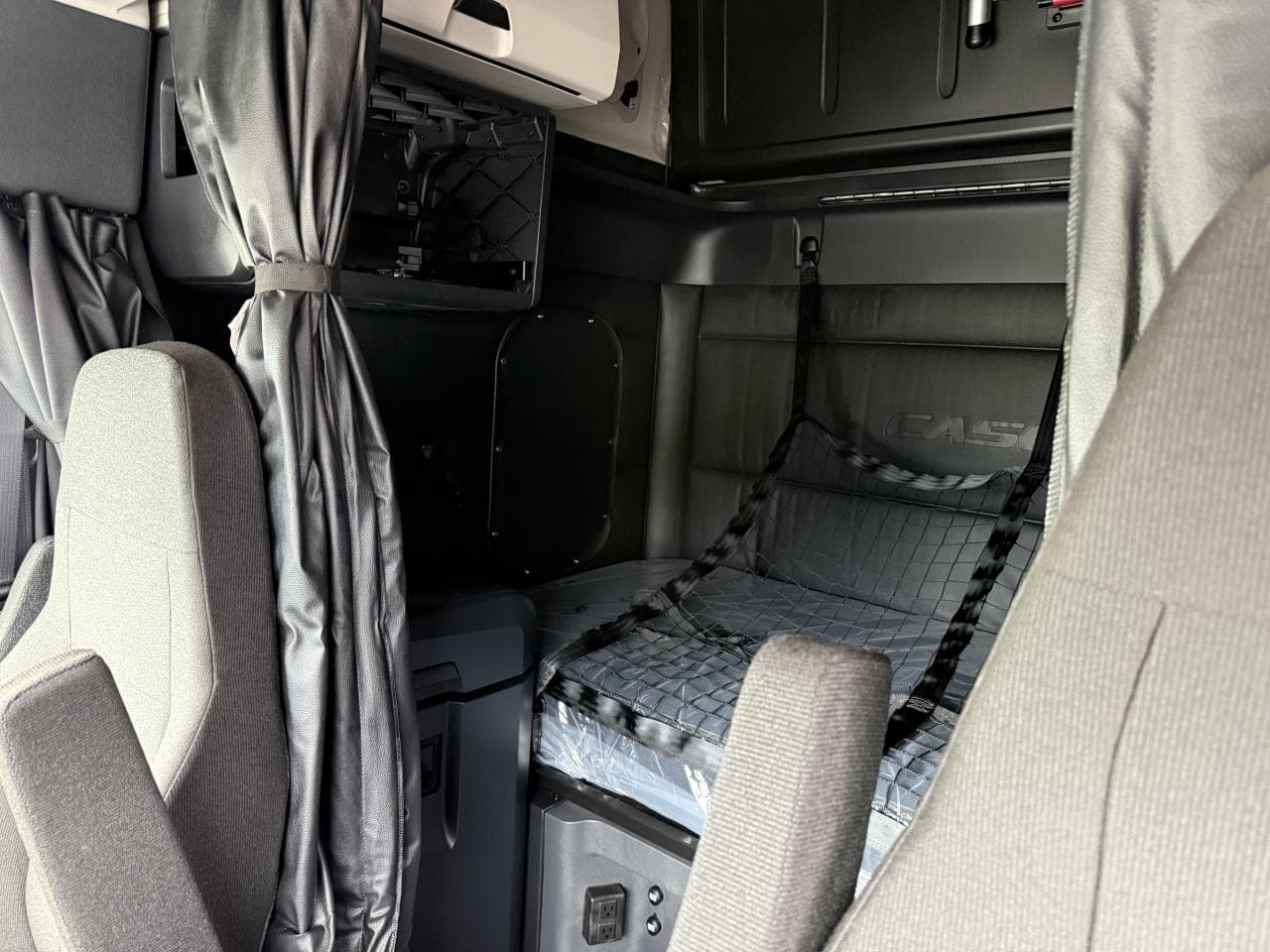 2027 Freightliner Cascadia in Medford, OR — photo 9