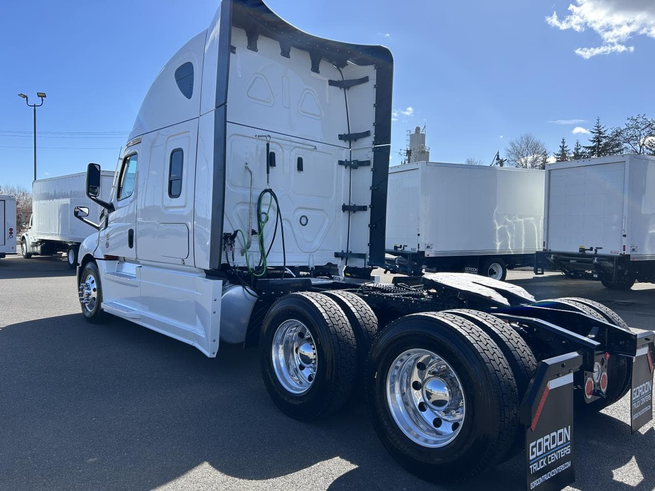 2027 Freightliner Cascadia in Pacific, WA — photo 4