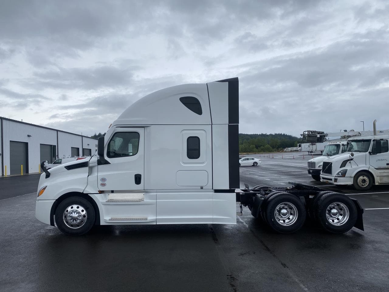 2027 Freightliner Cascadia in Albany, OR — photo 4