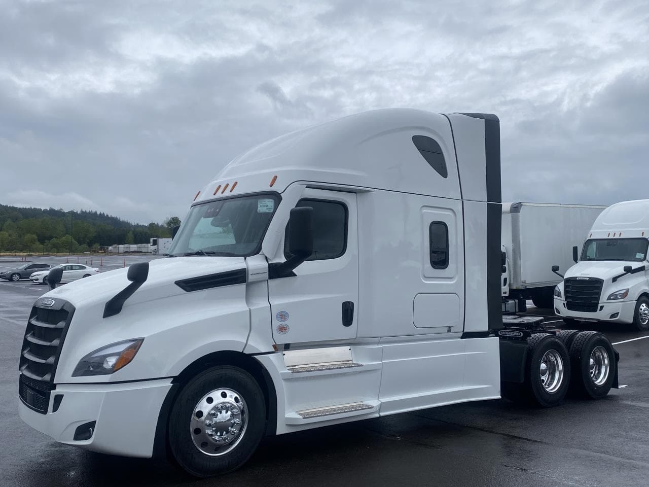 2027 Freightliner Cascadia in Albany, OR — photo 2